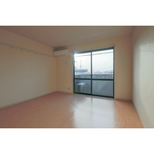 居室・リビング　同じ建物の別の部屋