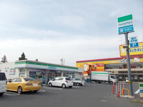 コンビニ　ファミリーマート（コンビニ）まで450m