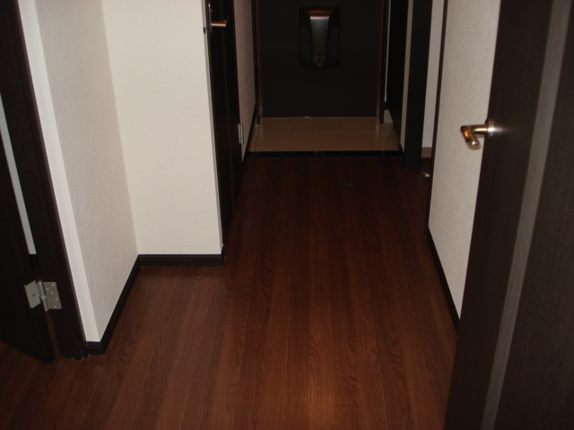 居室・リビング　廊下