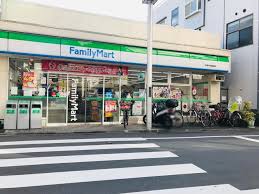 コンビニ　ファミリーマート大島中央銀座店（コンビニ）まで130m