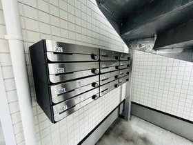 エントランス　メールボックス付きのエントランス♪