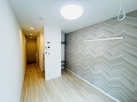 居室・リビング　アクセントクロスでおしゃれな洋室♪