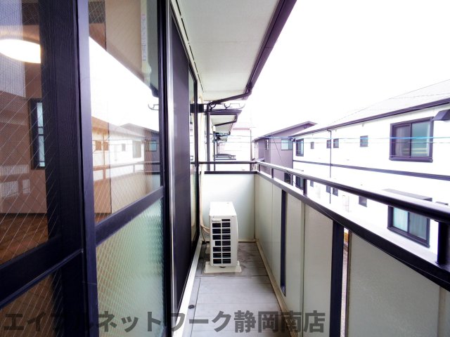 バルコニー　開放的で明るい空間を演出してくれるバルコニーです