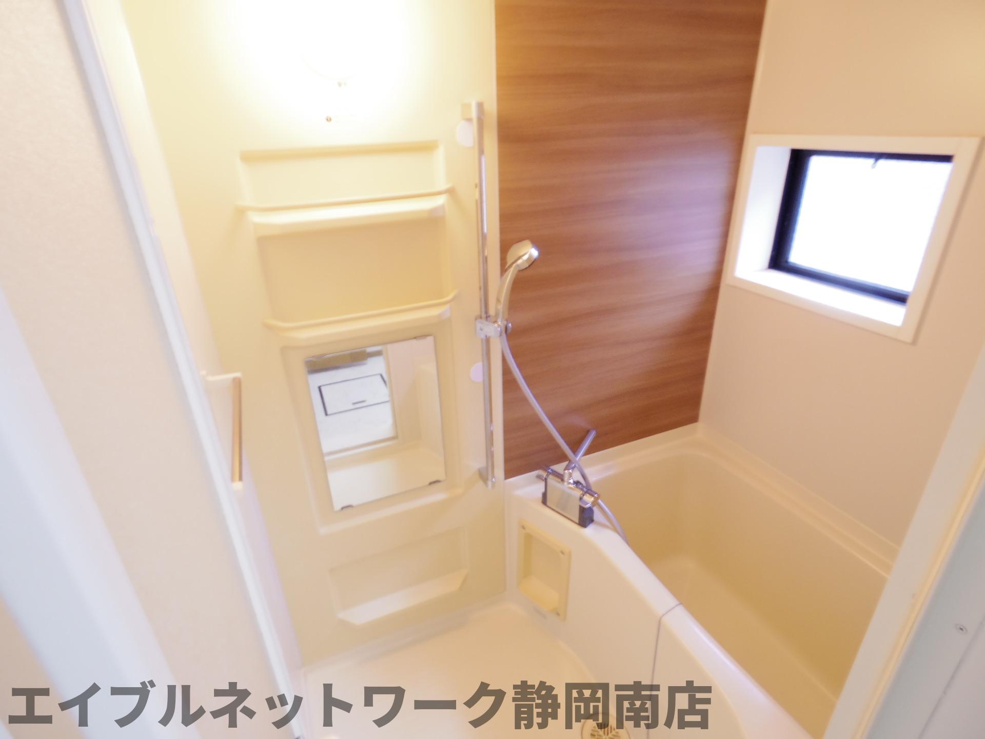 バス・シャワールーム　ゆったり過ごせるお風呂です