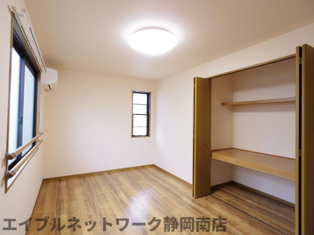 その他　個人の部屋や寝室として使える洋室です