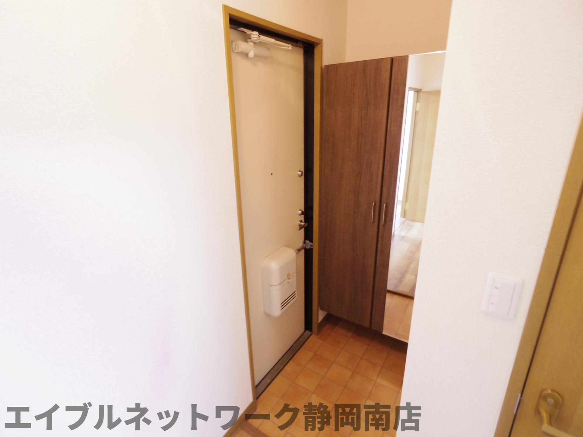 玄関　収納もある玄関です