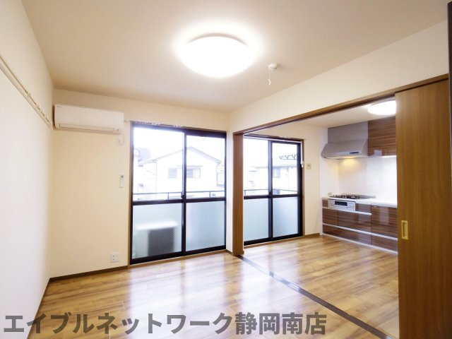 居室・リビング　ゆったりとした居間です