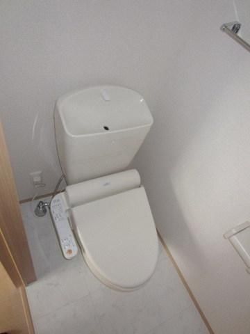 トイレ　ウォシュレットは標準装備。
