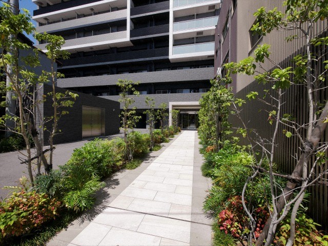 エントランス　ゆとりのあるエントランスです