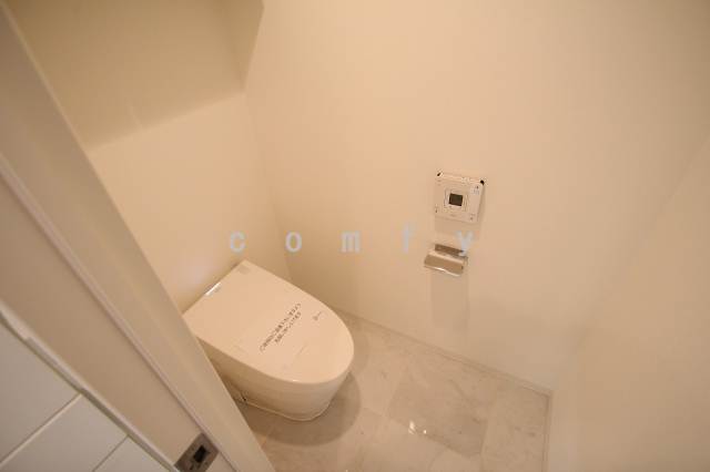 トイレ　タンクレス＆ウォシュレット