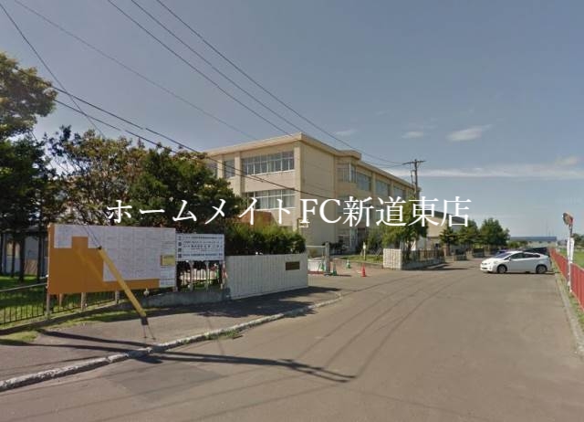 中学校　札幌市立丘珠中学校（中学校）まで2618m