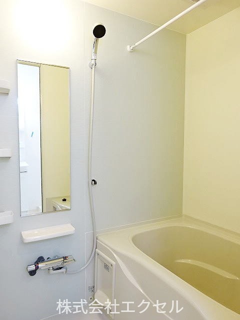 バス・シャワールーム　追い焚き機能付きです。