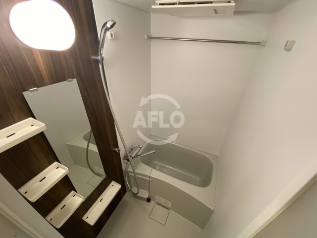 バス・シャワールーム　エスリード本町レジデンス　バスルーム