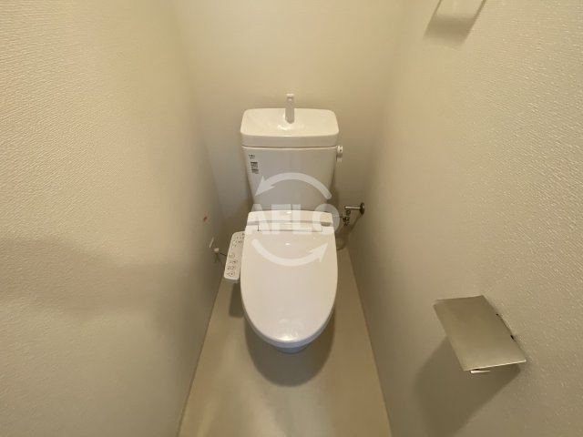 トイレ　エスリード本町レジデンス　温水洗浄便座