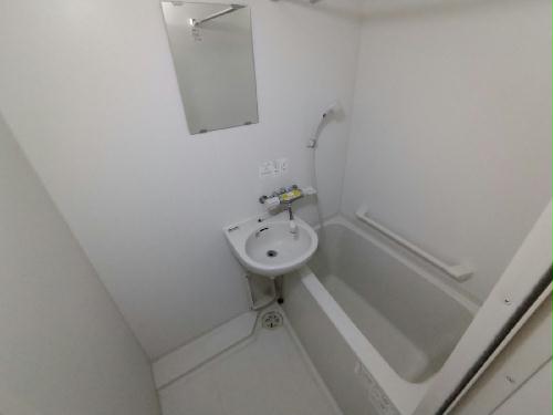 バス・シャワールーム　鏡＆手摺付き♪