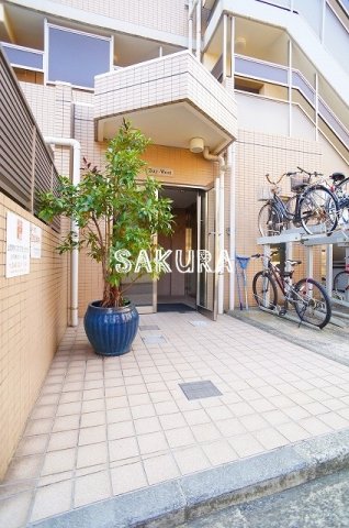 エントランス　管理の行き届いたエントランスです♪