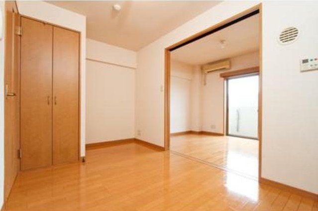 居室・リビング　こちらのリビングで趣味の時間をお楽しみください♪