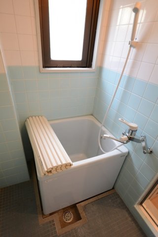 バス・シャワールーム　窓があり明るいキッチンです♪