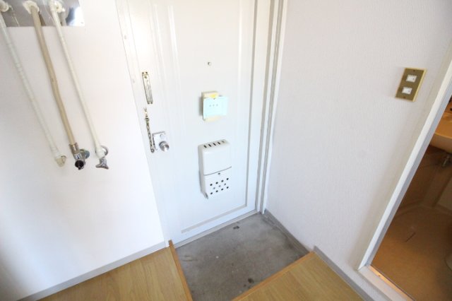 玄関　収納もある玄関です