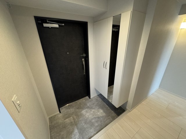 玄関　※写真は同物件別部屋です。