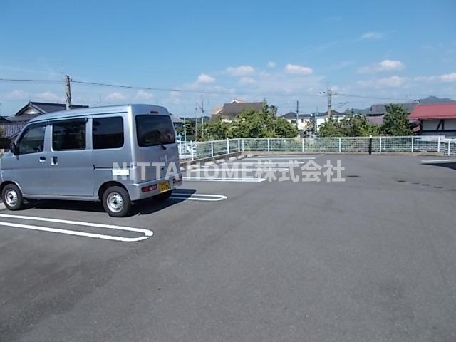駐車場　敷地内に駐車場も完備！