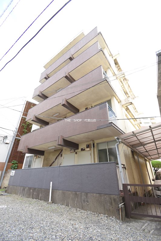 建物外観　複路線利用可能な好立地物件です。