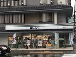 コンビニ　ファミリーマート 七条新町店（コンビニ）まで72m