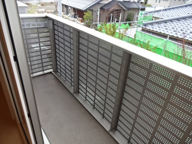 バルコニー　参考：別棟（いちい荘）102（内装・設備が異なる場合がありま