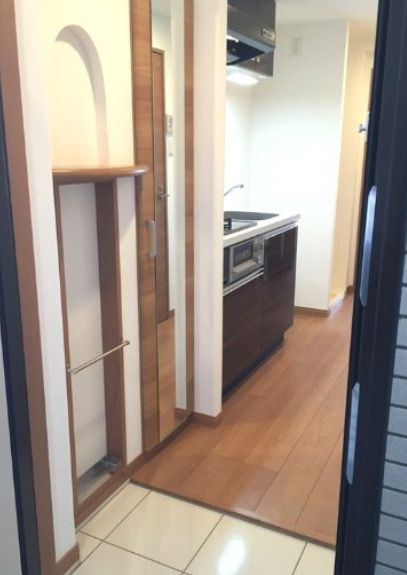 玄関　別部屋の画像を使用しております。
