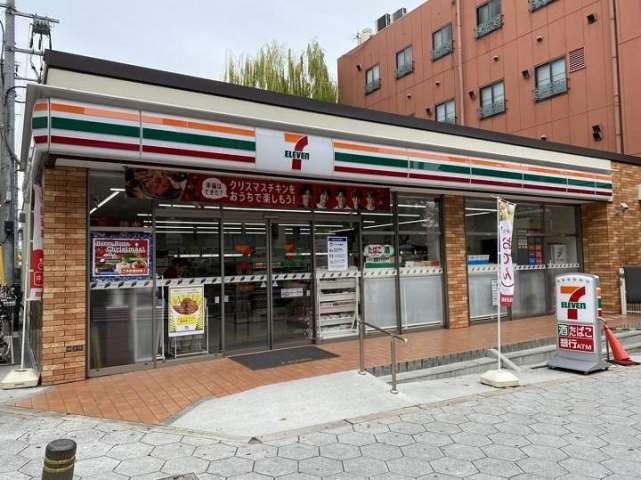 コンビニ　セブンイレブン（コンビニ）まで378m