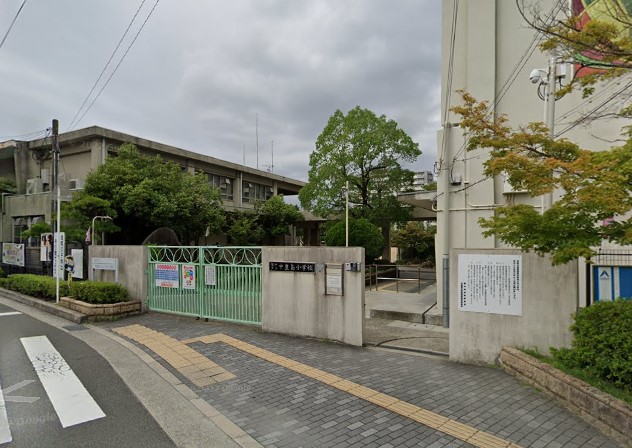 小学校　豊中市立中豊島小学校（小学校）まで427m