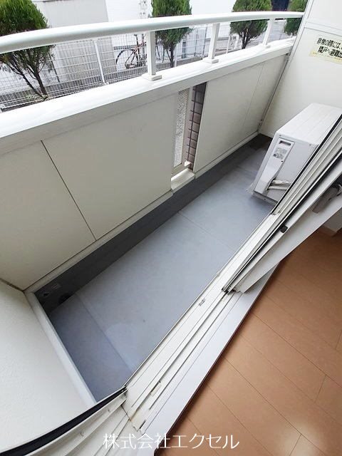バルコニー　南向きで日当たり良好です。