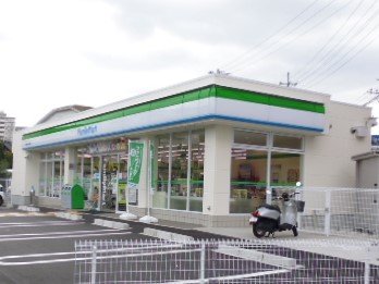 コンビニ　ファミリーマート　寝屋川打上元町店（コンビニ）まで194m