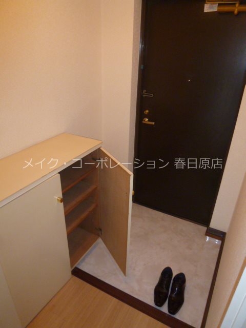 玄関　写真は同型タイプ