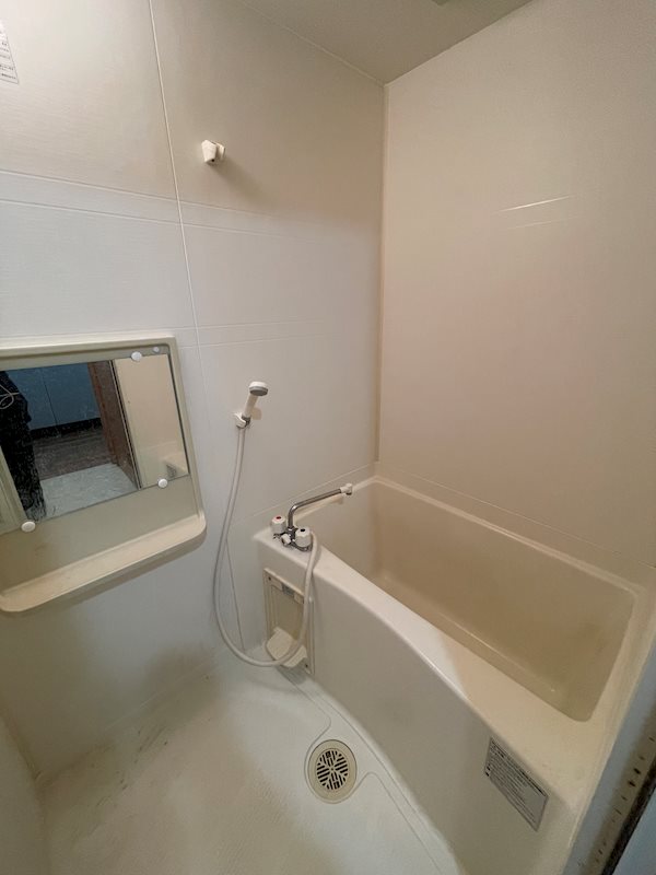バス・シャワールーム　※他の部屋の写真です