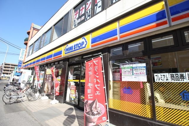 コンビニ　ミニストップ塚田駅前店（コンビニ）まで643m