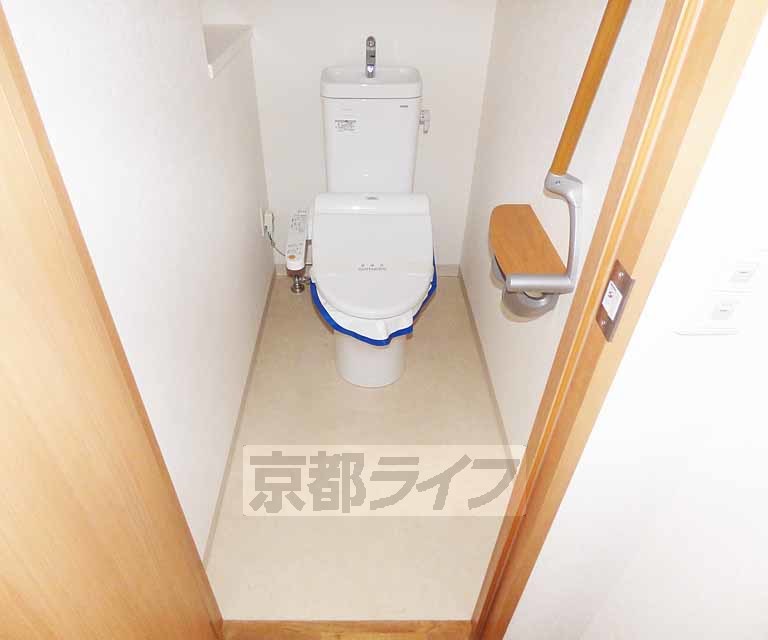 トイレ　ウォシュレット完備。