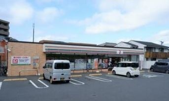 コンビニ　セブンイレブン横浜川島町西店（コンビニ）まで311m