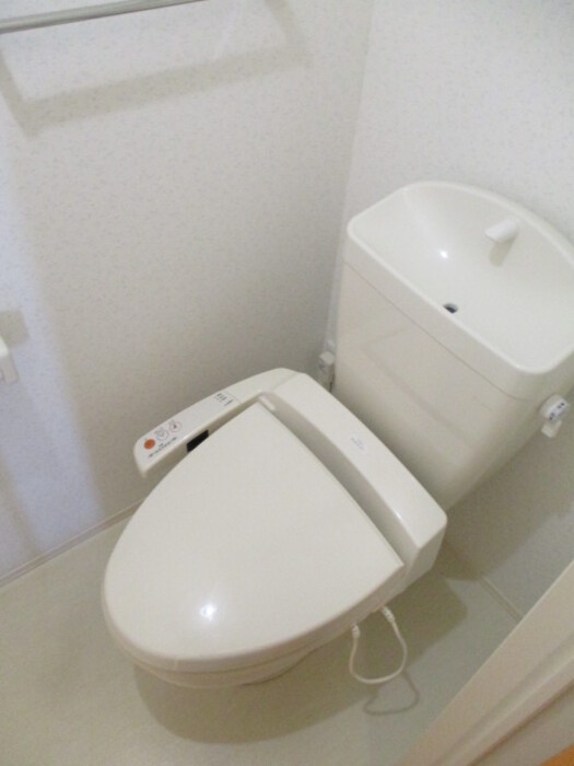 トイレ　嬉しい温水洗浄便座付き♪