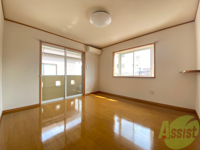 居室・リビング　明るい光が差し込む素敵なお部屋ですね～。