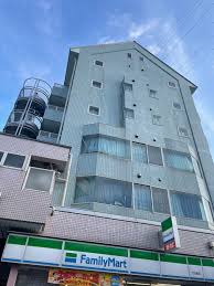 コンビニ　ファミリーマート代田橋駅前店（コンビニ）まで187m