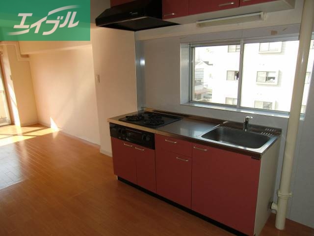 キッチン　同じ物件の類似部屋の写真です。現況を優先とします。
