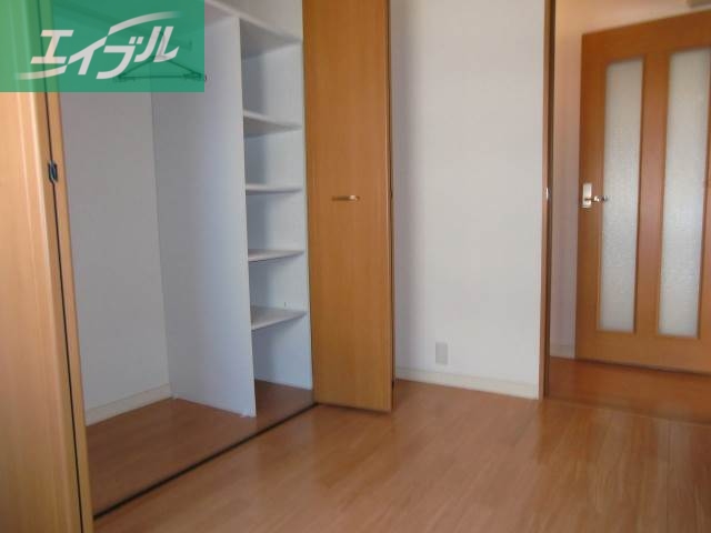 収納　同じ物件の類似部屋の写真です。現況を優先とします。