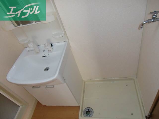 洗面設備　同じ物件の類似部屋の写真です。現況を優先とします。