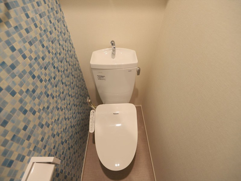トイレ　温水洗浄暖房便座付トイレ　同仕様写真