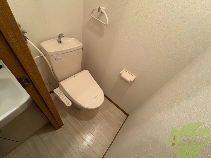 トイレ　ウォシュレット機能がついたトイレ。安心して使用できますね。