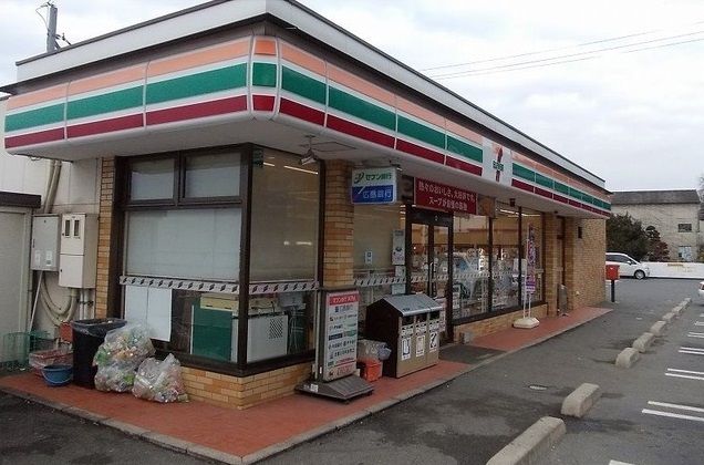 コンビニ　セブンイレブン（コンビニ）まで2400m