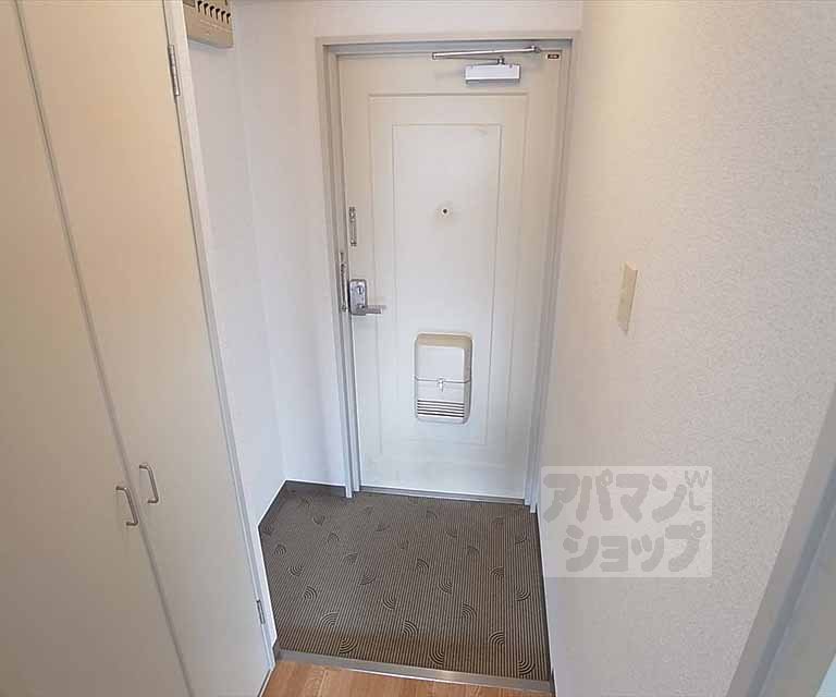玄関　玄関（下駄箱付き）
