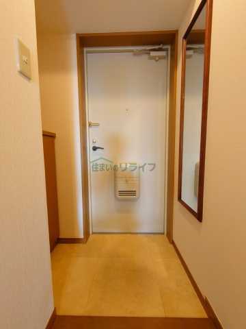 玄関　別部屋参考写真となります。