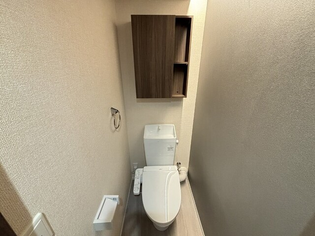 トイレ　温水洗浄便座付きトイレ